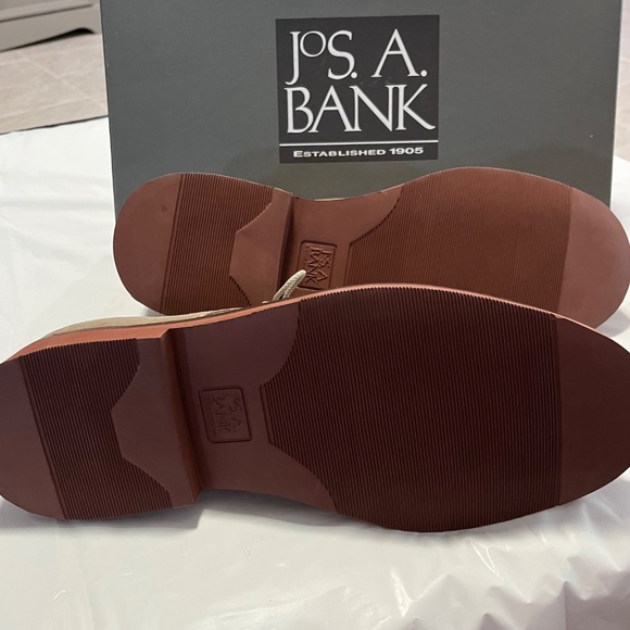 JOS A BANK Me ‘s Tan Suede Leather Oxfords. 9.5 main image 5